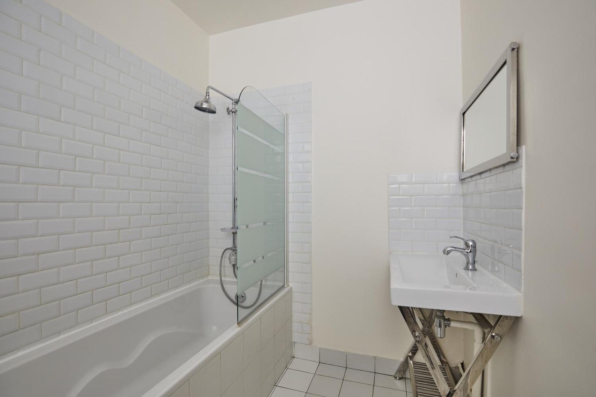 Charming 1br Rue Des Martyrs Appartamento Parigi